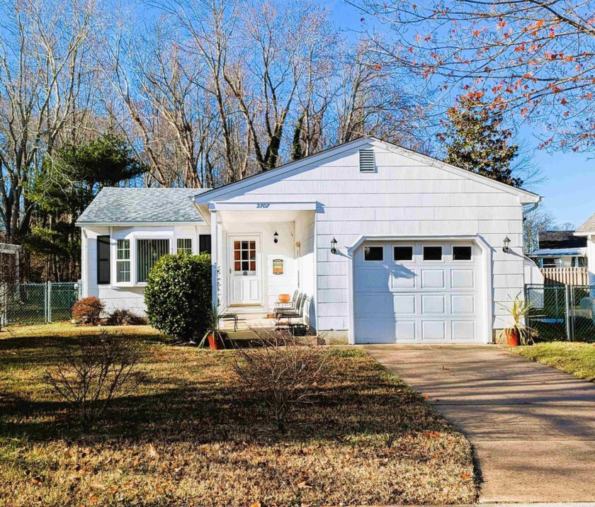 Welcome to 2707 Weaver Ave, a charming cottage nestled in front - Beach Home for sale in Villas, New Jersey on Beachhouse.com