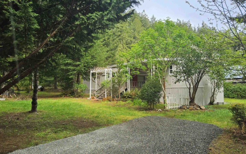 Beautifully Mobile in Madrone Park. Don't miss this incredible - Beach Home for sale in Crescent City, California on Beachhouse.com