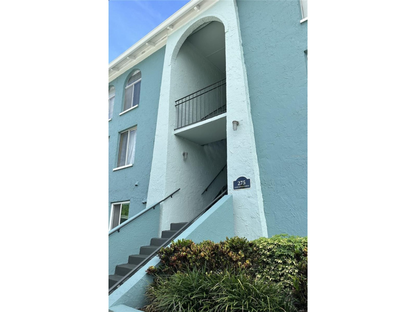 2 bed/1 bath top-floor condo. This building had No Water - Beach Condo for sale in St. Petersburg, Florida on Beachhouse.com