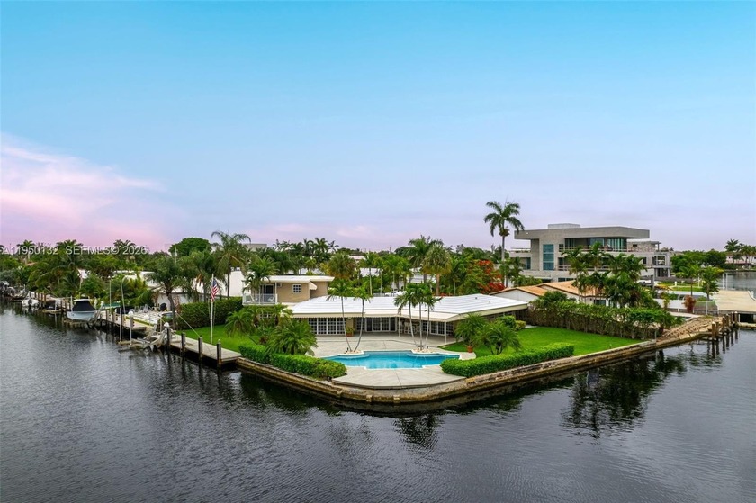 Attention Boaters! Private & gated home nestled on a 11,982 SF - Beach Home for sale in Fort Lauderdale, Florida on Beachhouse.com