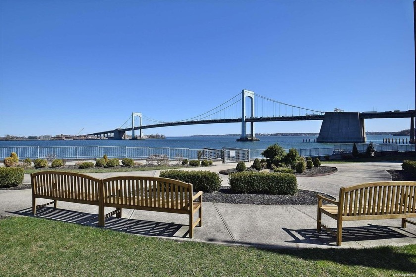 Spectacular Beechhurst Corner Unit. 3 bedroom 2 bath Waterview - Beach Home for sale in New York, New York on Beachhouse.com