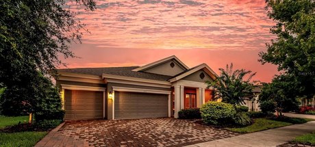 LUXURIOUS 3,075 sqft home with 4 BEDROOMS, 3-Full BATHROOMS - Beach Home for sale in Apollo Beach, Florida on Beachhouse.com