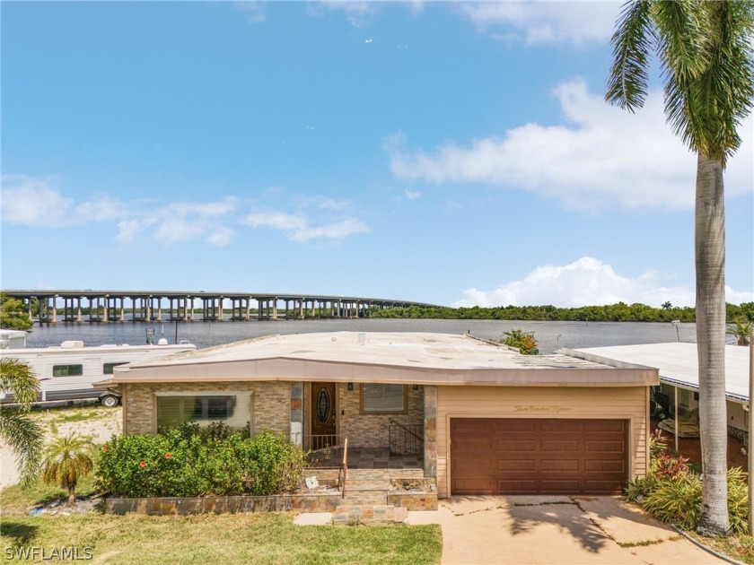 Expansive riverfront 2-bed, 2-bath home with stunning views of - Beach Home for sale in Fort Myers, Florida on Beachhouse.com