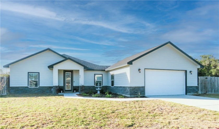 This delightful 3bdrm, 2 bath house promises comfort, style, and - Beach Home for sale in Aransas Pass, Texas on Beachhouse.com