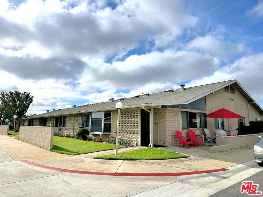 This is a spectacular and spacious unit in M9 Carport 23. This - Beach Apartment for sale in Seal Beach, California on Beachhouse.com