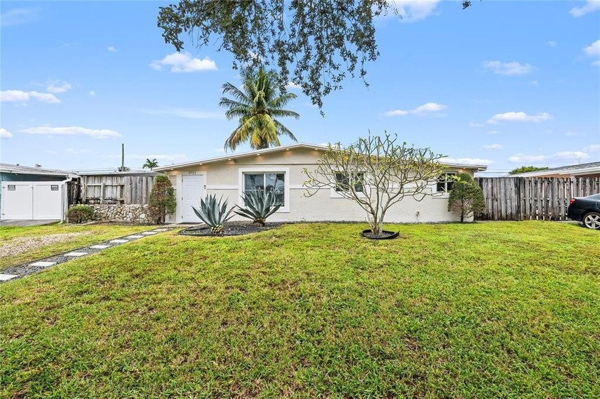 Impressively remodeled 2-bed, 1-bath fully-fenced POOL home - Beach Home for sale in Davie, Florida on Beachhouse.com