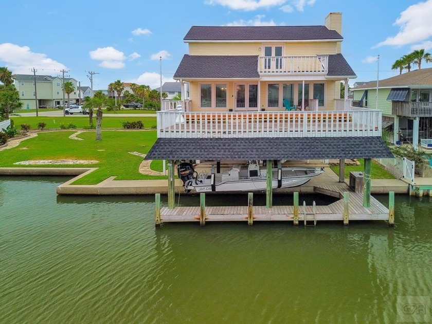 1327 Tiki Drive - Beach Home for sale in Tiki Island, Texas on Beachhouse.com