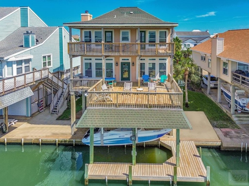 Stunning bayfront 3BR/3BA home offering breathtaking sunset - Beach Home for sale in Tiki Island, Texas on Beachhouse.com