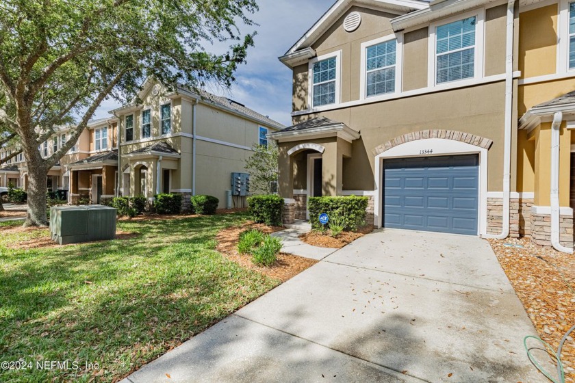 This END UNIT townhome w/1-car garage on the pond in gated - Beach Townhome/Townhouse for sale in Jacksonville, Florida on Beachhouse.com