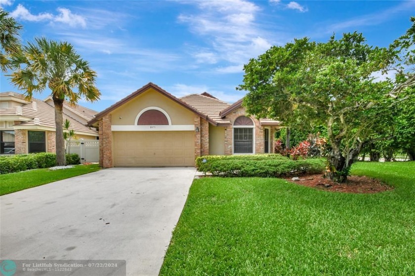 MOTIVATED SELLERS! Snowbirds & Golfers Dream Home! Nestled in a - Beach Home for sale in Boynton Beach, Florida on Beachhouse.com