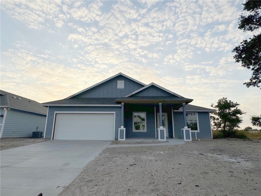 Welcome to 106 Broad Oak, one of the largest floorplans offered - Beach Home for sale in Rockport, Texas on Beachhouse.com