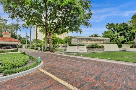 Amazing, breathtaking, unobstructed water views from this corner - Beach Condo for sale in Miami, Florida on Beachhouse.com