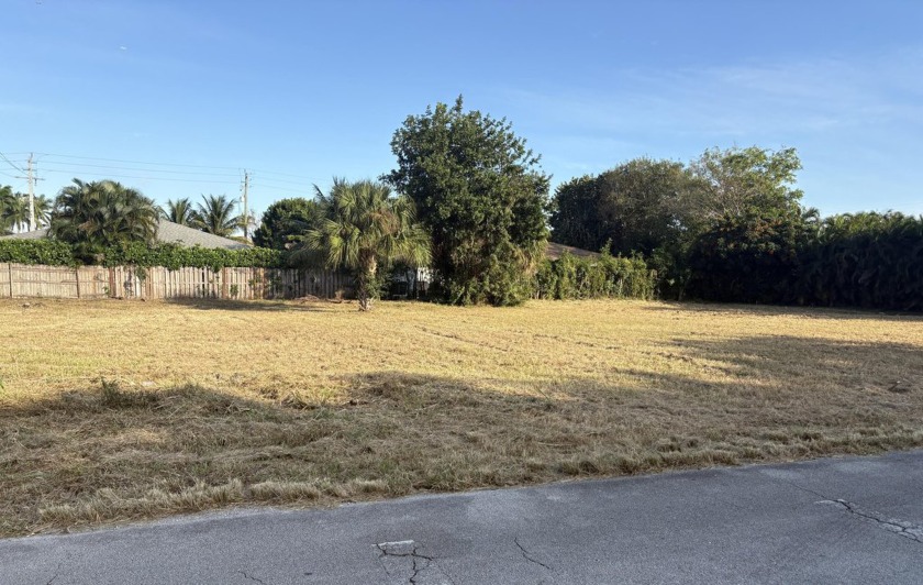 Exceptional opportunity to own a prime .43-acre double lot in - Beach Lot for sale in Delray Beach, Florida on Beachhouse.com