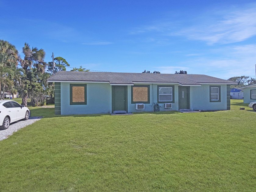 Rare chance to own a CBS duplex close to Sebastian. Each is a - Beach Home for sale in Vero Beach, Florida on Beachhouse.com
