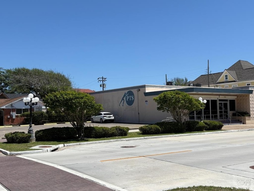 Great building with lots of parking onsite. Endless - Beach Commercial for sale in Galveston, Texas on Beachhouse.com