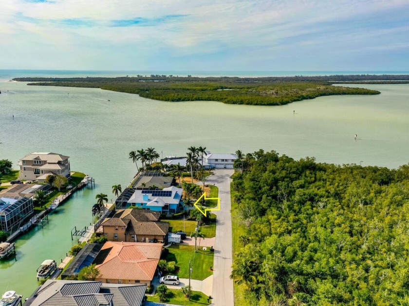 Discover this stunning 4 bedroom, 3 bathroom home offering the - Beach Home for sale in Naples, Florida on Beachhouse.com