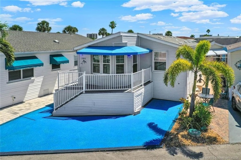 Move into this well maintained sought after 2/2 Modular Home in - Beach Home for sale in Jensen Beach, Florida on Beachhouse.com