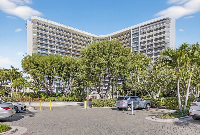 Stunning Residence! This Dream 3 Bedrooms, 2.5 Bathrooms condo - Beach Condo for sale in Highland Beach, Florida on Beachhouse.com