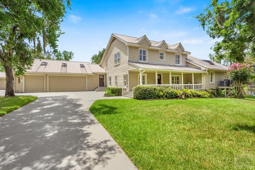 Welcome to The Benson House, a stunning 5 bed, 2.5 bath retreat - Beach Home for sale in Dickinson, Texas on Beachhouse.com