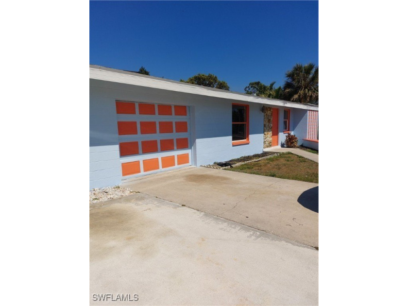 Completely renovated 2-bedroom, 2-bathroom single-family home - Beach Home for sale in Fort Myers, Florida on Beachhouse.com