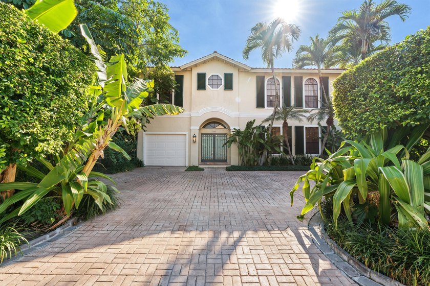 This property presents a wonderful opportunity to rebuild or - Beach Home for sale in Palm Beach, Florida on Beachhouse.com