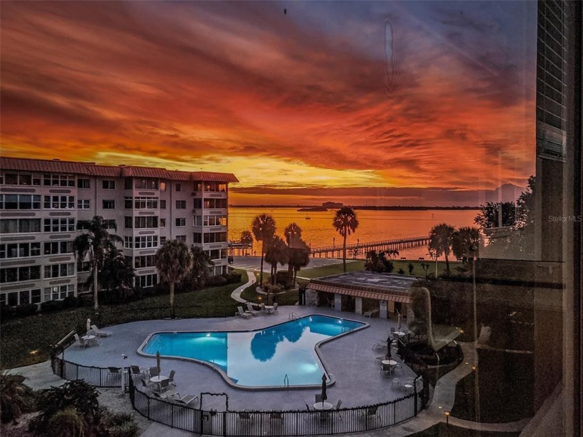 Rare opportunity to own an end unit with lots of windows - Beach Condo for sale in Dunedin, Florida on Beachhouse.com