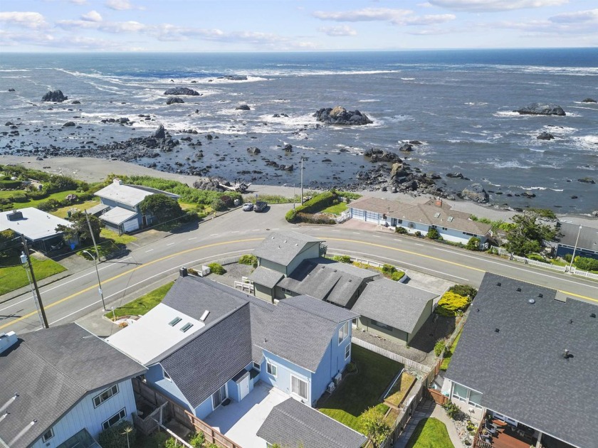 Don't miss this rare opportunity to own a fully furnished - Beach Home for sale in Crescent City, California on Beachhouse.com