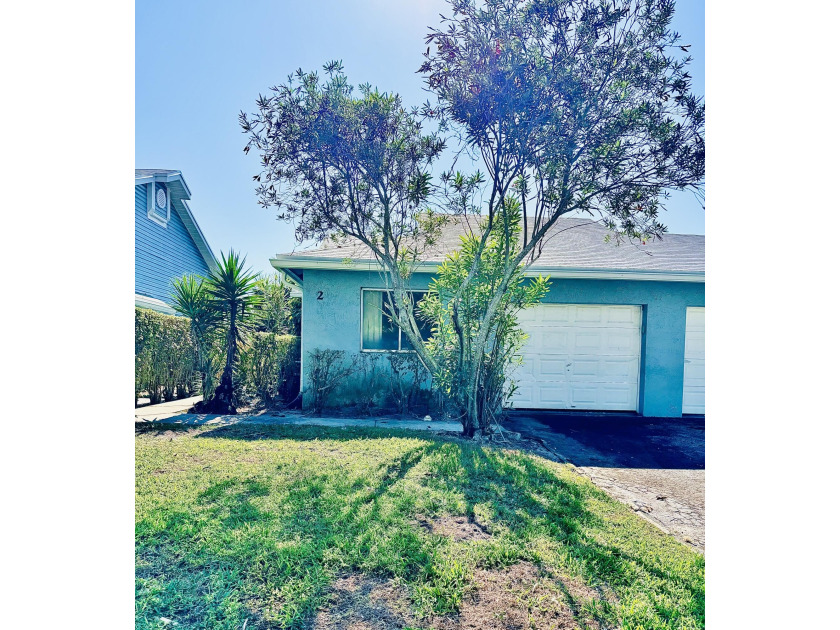 ATTENTION - FLIPPERS & INVESTORS - This is a quaint, all-ages - Beach Townhome/Townhouse for sale in Lake Worth, Florida on Beachhouse.com