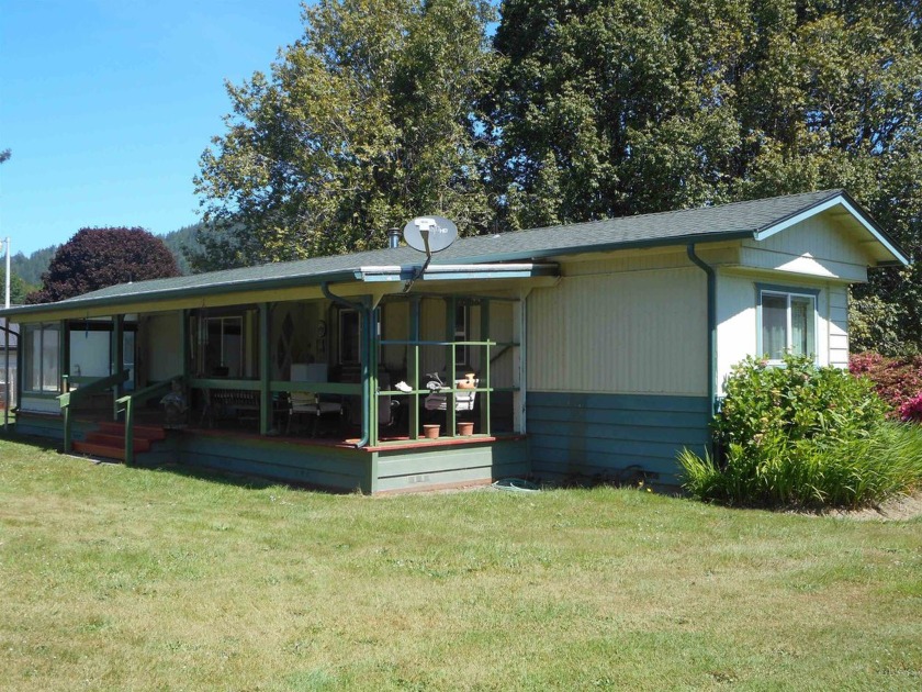 Great little get-away in the country and close to the public - Beach Home for sale in Klamath, California on Beachhouse.com