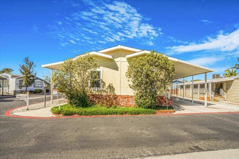 Rancho Huntington is an All-Aged Community. Heated Pool, Sauna - Beach Home for sale in Huntington Beach, California on Beachhouse.com