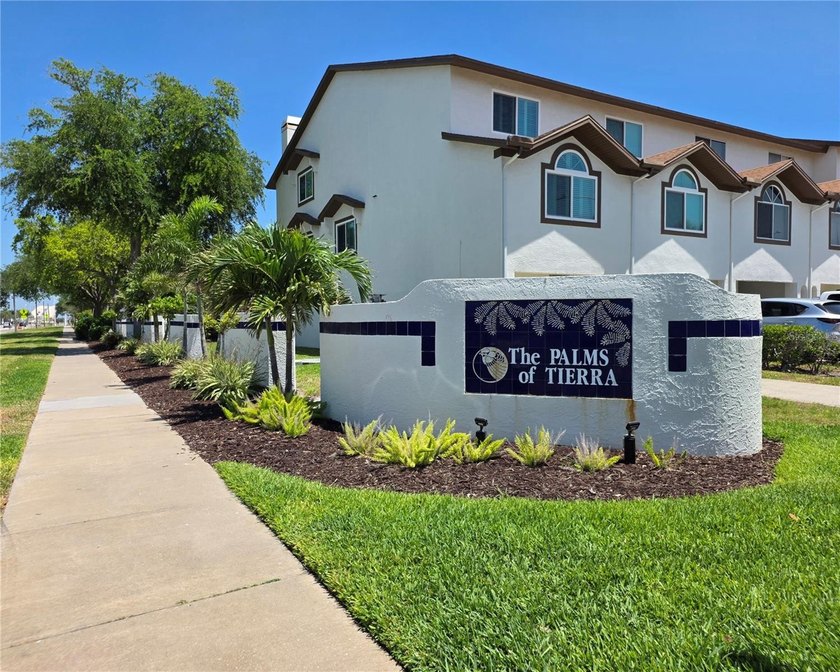 This is what you move to Florida for! A beautifully appointed - Beach Townhome/Townhouse for sale in Tierra Verde, Florida on Beachhouse.com