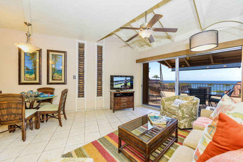 OCEANFRONT 1 Bed1 Bath condo - Stunning views! Steps to the - Beach Vacation Rentals in Lahaina, Hawaii on Beachhouse.com