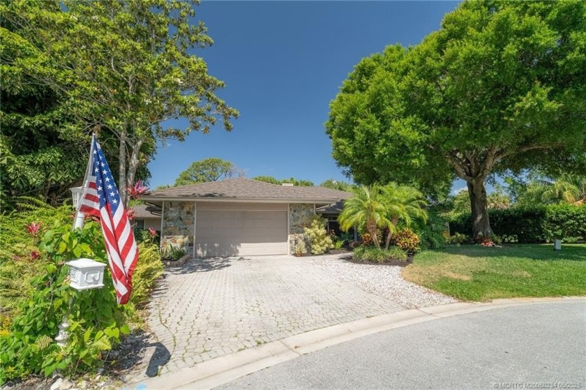 Welcome to your private oasis in Country Club Estates! Tucked - Beach Home for sale in Port Saint Lucie, Florida on Beachhouse.com