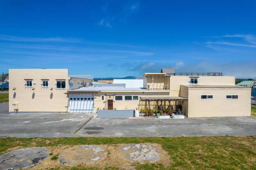 8800 square foot downtown OCEANVIEW warehouse with charming Loft - Beach Commercial for sale in Crescent City, California on Beachhouse.com