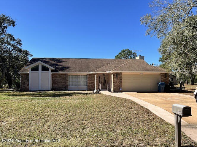 Do not miss this 3 bedroom, 2 bath Inground Pool and lake ft - Beach Home for sale in Spring Hill, Florida on Beachhouse.com