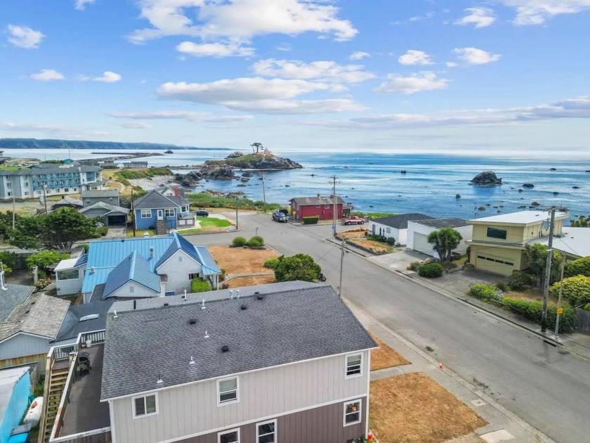 Lighthouse Shores: Premier Coastal, Triplex, STR-Licensed, Ocean - Beach Townhome/Townhouse for sale in Crescent City, California on Beachhouse.com