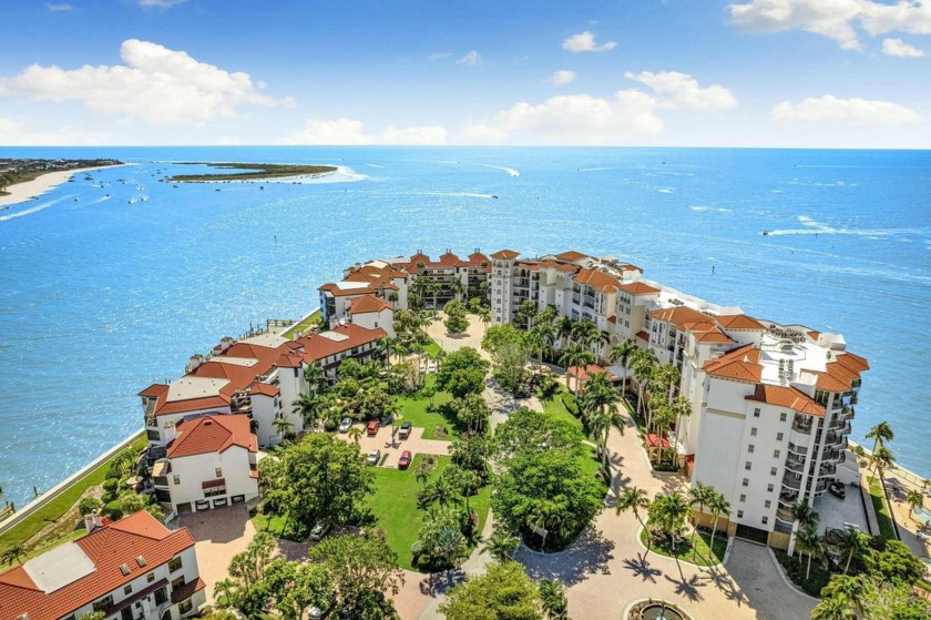 Welcome to this marvelously renovated 2 bedroom, 2.5 bathroom - Beach Condo for sale in Naples, Florida on Beachhouse.com