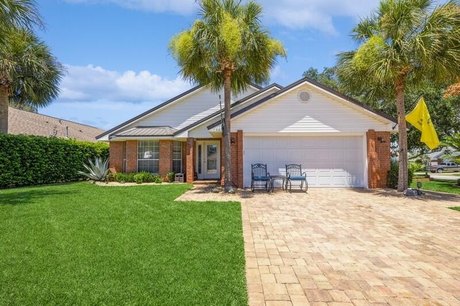 Located in the desirable Crystal Beach area, this charming house - Beach Home for sale in Destin, Florida on Beachhouse.com