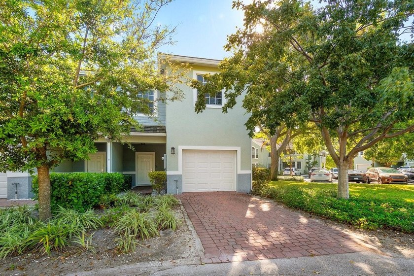 Modern and bright open concept townhouse. Conveniently located - Beach Townhome/Townhouse for sale in Delray Beach, Florida on Beachhouse.com