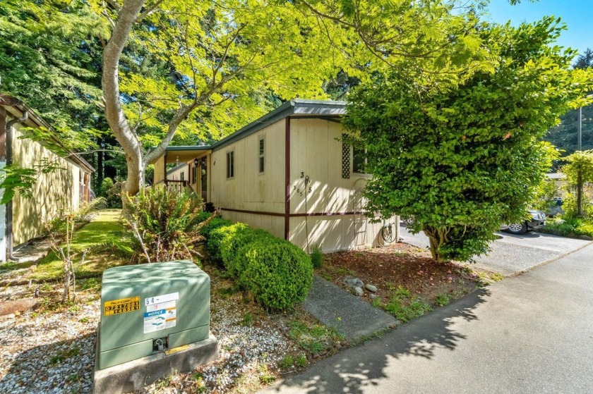 Seller says BRING ALL OFFERS.   Located in the wonderful Ramblin - Beach Home for sale in Crescent City, California on Beachhouse.com