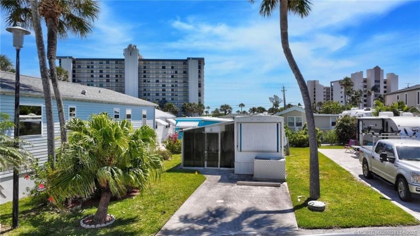 Vintage vibe getaway or build your custom beach home on s - Beach Home for sale in Jensen Beach, Florida on Beachhouse.com