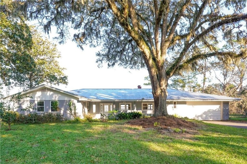 Coastal charm meets private oasis in Brunswick! Discover - Beach Home for sale in Brunswick, Georgia on Beachhouse.com