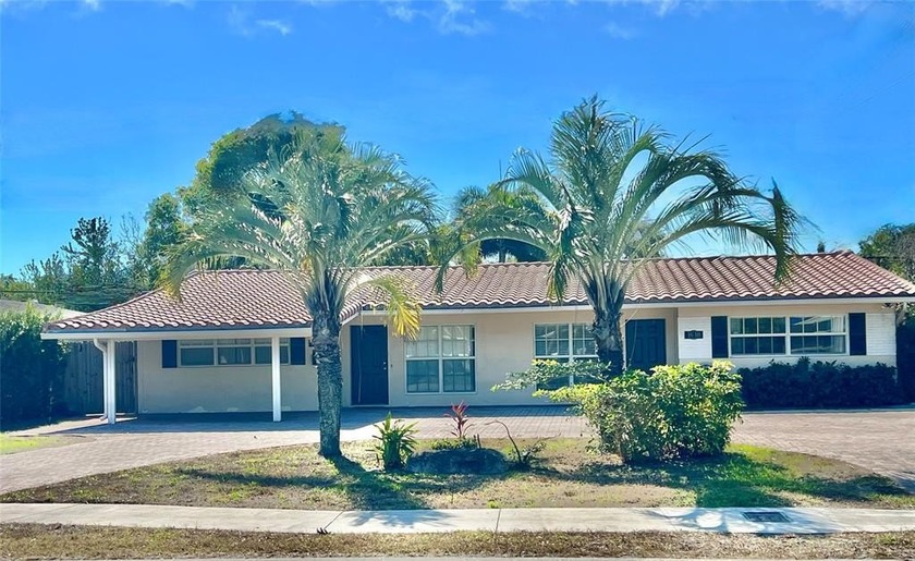 Rarely available updated duplex located in exclusive Coral Ridge - Beach Lot for sale in Fort Lauderdale, Florida on Beachhouse.com
