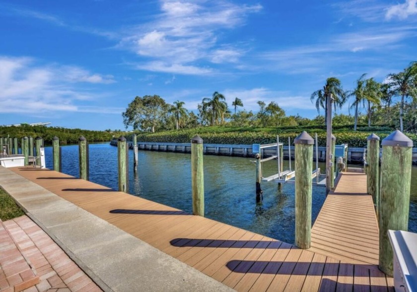 EXCEPTIONAL WATERFRONT OPPORTUNITY IN PALM BEACH GARDENS!!!! - Beach Home for sale in Palm Beach Gardens, Florida on Beachhouse.com