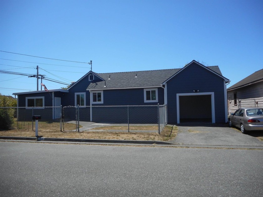Sparkling clean 3 bedroom 2 bath, home in town.  City sewer and - Beach Home for sale in Crescent City, California on Beachhouse.com
