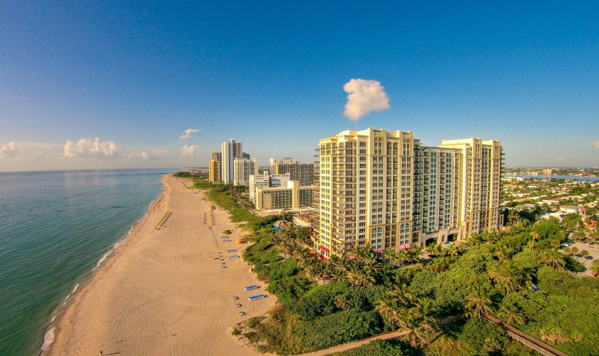 Modern fully furnished 2/2 condominium with sunny SE exposure - Beach Condo for sale in Singer Island, Florida on Beachhouse.com