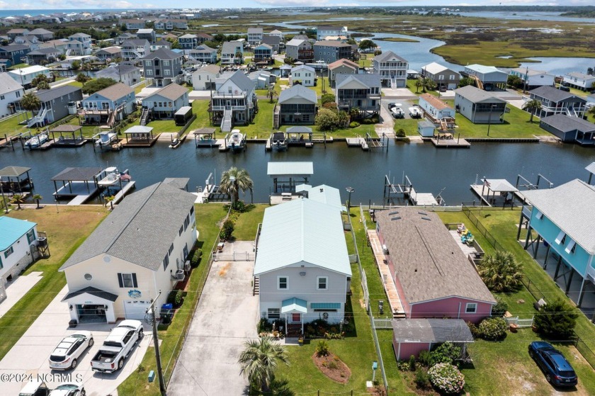 MOTIVATED SELLER!! Welcome to 4053 4th St., a beautiful canal - Beach Home for sale in Surf City, North Carolina on Beachhouse.com