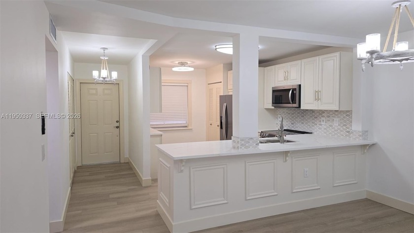 Very bright and beautifully updated 1-bedroom, 2-bath residence - Beach Condo for sale in Margate, Florida on Beachhouse.com