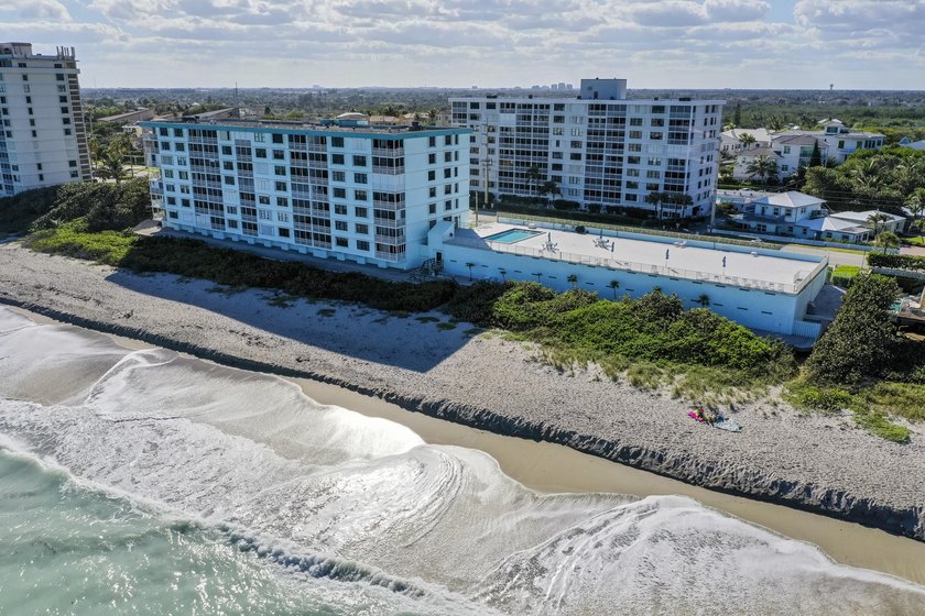 Nothing but unobstructed ocean views everywhere you look! This - Beach Condo for sale in Juno Beach, Florida on Beachhouse.com