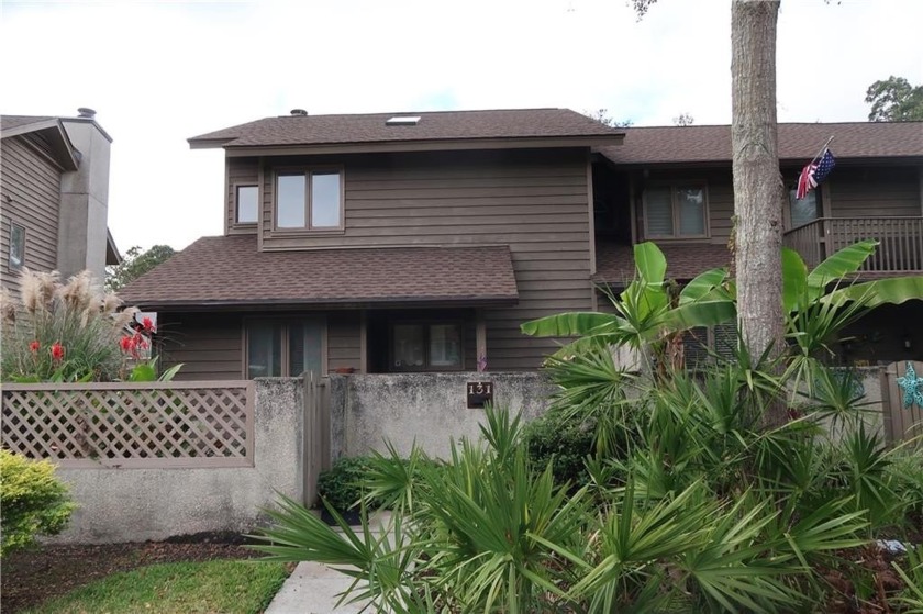 This charming 3-bedroom, 2.5-bath end-unit condo is perfectly - Beach Condo for sale in Saint Simons, Georgia on Beachhouse.com